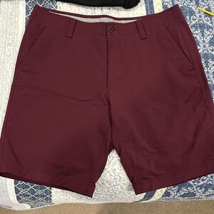 Under Armour Men's Burgundy Golf Shorts